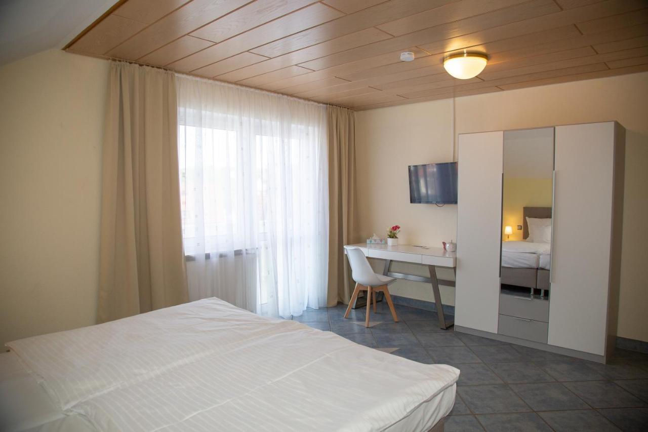 Hotel Andrea Crailsheim Bagian luar foto