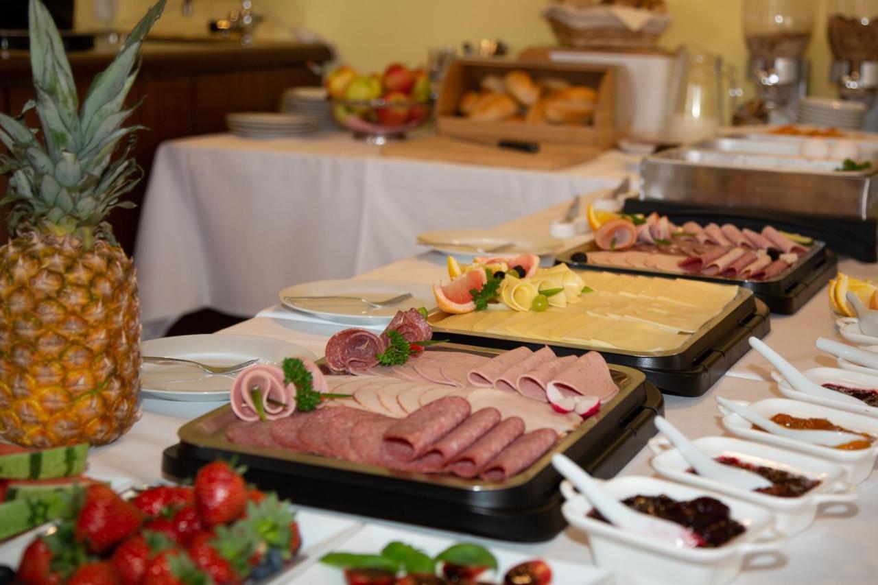 Hotel Andrea Crailsheim Bagian luar foto