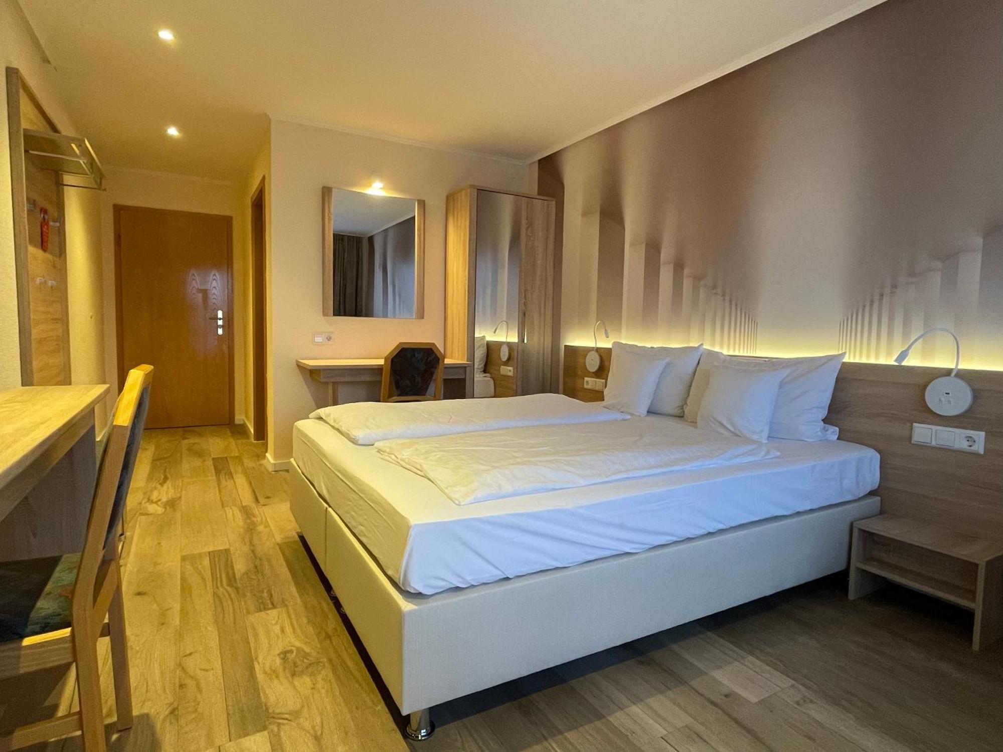 Hotel Andrea Crailsheim Bagian luar foto